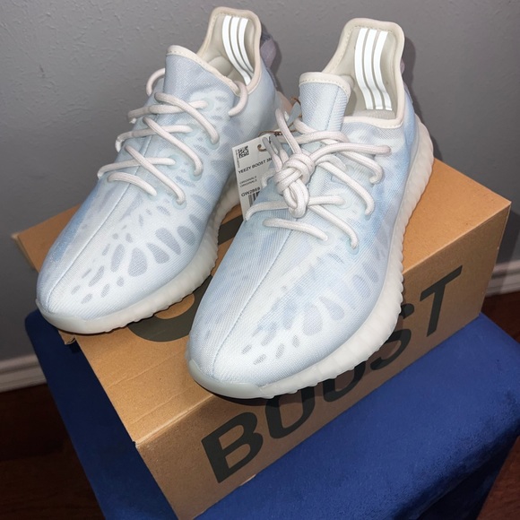 YEEZY BOOST 350 V2 Mono Ice size 8 - Picture 2 of 8